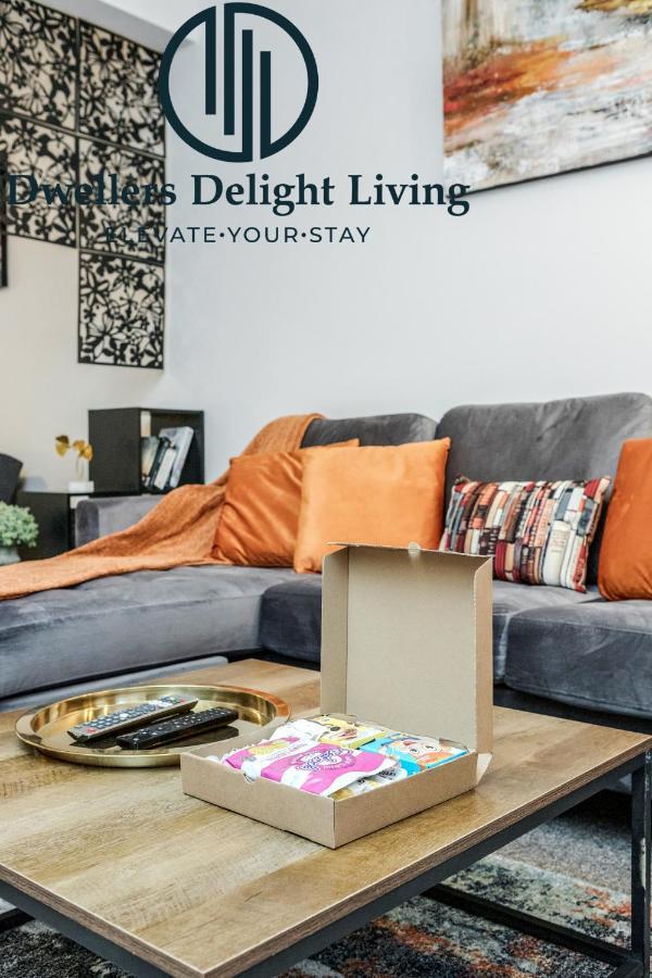 Dwellers Delight Living Ltd Serviced Accommodation Fabulous House 3 Bedroom, Hainault Prime Location ,Greater London With Parking & Wifi, 2 Bathroom, Garden تشيجويل المظهر الخارجي الصورة
