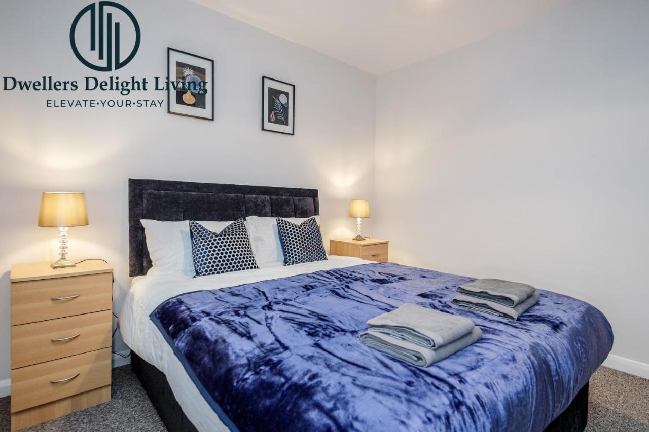 Dwellers Delight Living Ltd Serviced Accommodation Fabulous House 3 Bedroom, Hainault Prime Location ,Greater London With Parking & Wifi, 2 Bathroom, Garden تشيجويل المظهر الخارجي الصورة