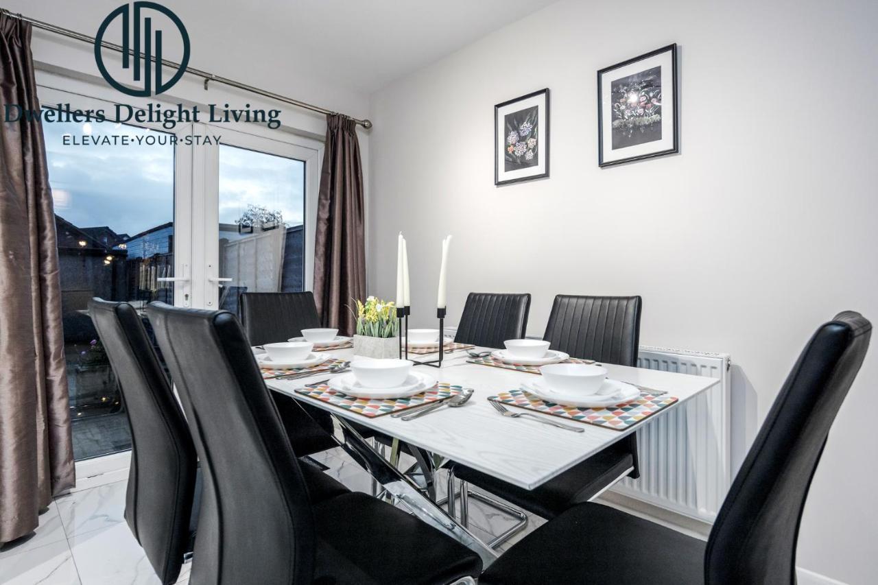 Dwellers Delight Living Ltd Serviced Accommodation Fabulous House 3 Bedroom, Hainault Prime Location ,Greater London With Parking & Wifi, 2 Bathroom, Garden تشيجويل المظهر الخارجي الصورة