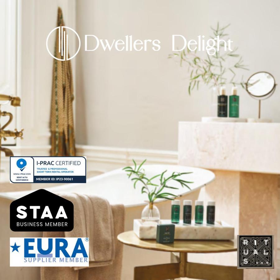 Dwellers Delight Living Ltd Serviced Accommodation Fabulous House 3 Bedroom, Hainault Prime Location ,Greater London With Parking & Wifi, 2 Bathroom, Garden تشيجويل المظهر الخارجي الصورة